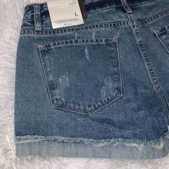 NWT Kancan Mid Rise Distressed CuffJean Shorts Size Large - Picture 5 of 9